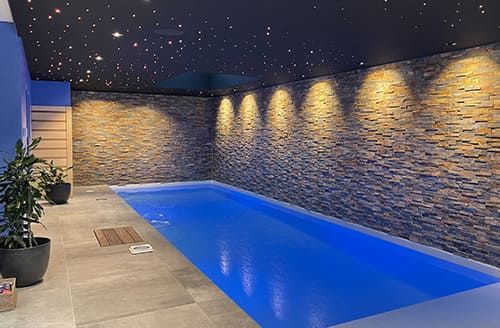 Photo d'une piscine intérieure Photo d'une piscine intérieure